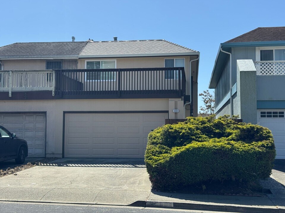 3880 Carter Dr in South San Francisco, CA - Building Photo