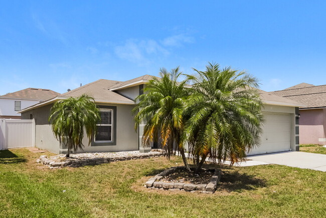 12620 Lake Vista Dr in Gibsonton, FL - Building Photo - Building Photo