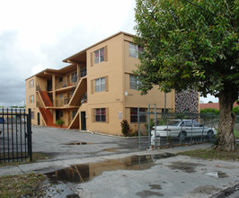 8262 NE 1st Ave in Miami, FL - Building Photo - Building Photo