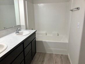 4237 Wood Ct in Moses Lake, WA - Building Photo - Building Photo