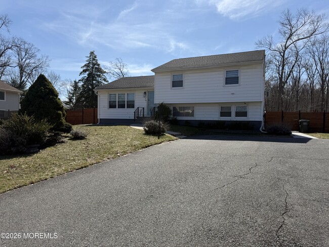 5 Ash St in Eatontown, NJ - Building Photo - Building Photo