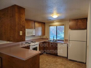 3947 NW Tamarack Dr in Corvallis, OR - Building Photo - Building Photo