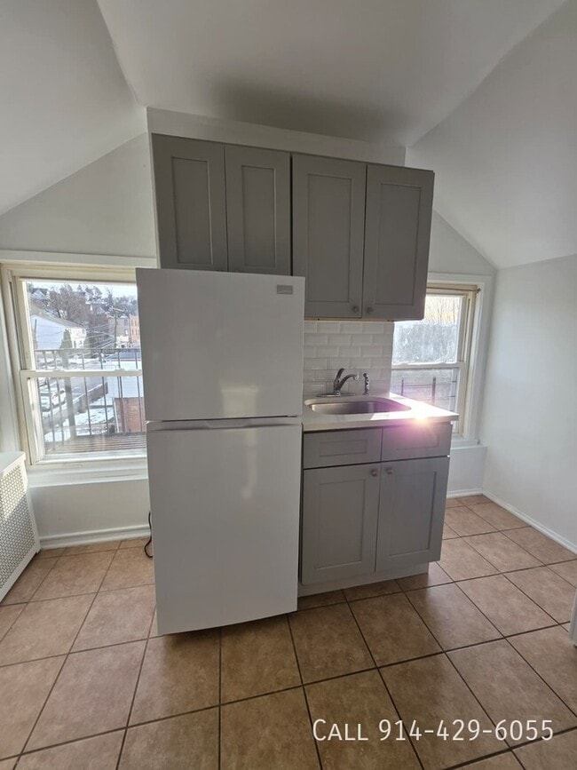 35 Altonwood Pl in Yonkers, NY - Building Photo - Building Photo