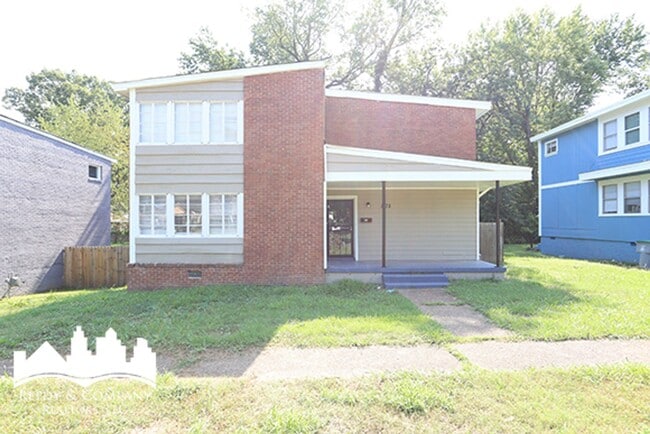 property at 1078 N Evergreen St