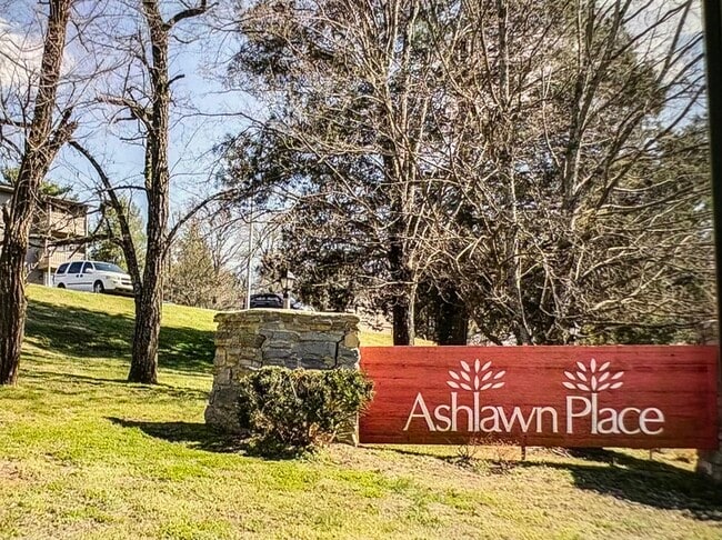 property at 714 Ashlawn Pl