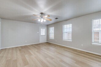 13704 Biggs St in Dallas, TX - Building Photo - Building Photo