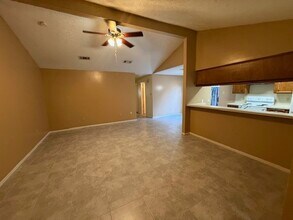 1610 Hazelwood St in Conroe, TX - Building Photo - Building Photo