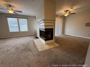 979 Stewarts Creek Dr in Fayetteville, NC - Foto de edificio - Building Photo