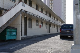 726 Birch St in Honolulu, HI - Building Photo - Building Photo