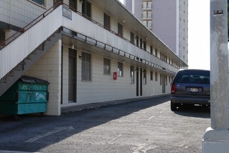 726 Birch St in Honolulu, HI - Foto de edificio - Building Photo