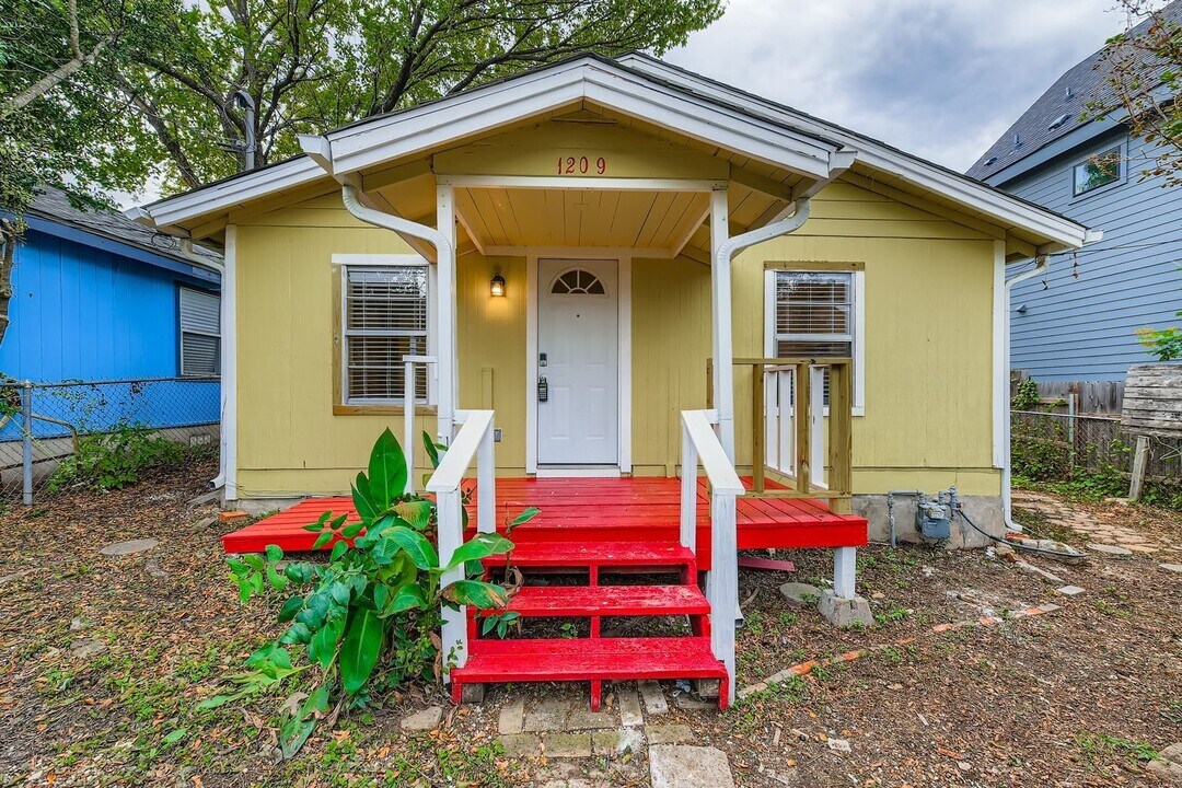 1209 E 9th St in Austin, TX - Building Photo