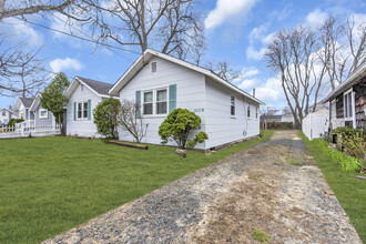 613 Essex Ave in Spring Lake, NJ - Building Photo - Building Photo