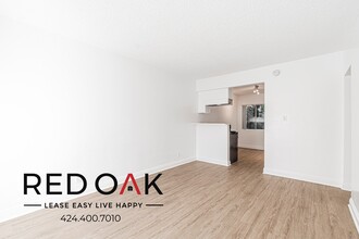 12520 Lakewood Blvd in Downey, CA - Foto de edificio - Building Photo