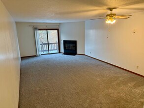 5615 Baronswood Cir, Unit 204 in Toledo, OH - Building Photo - Building Photo