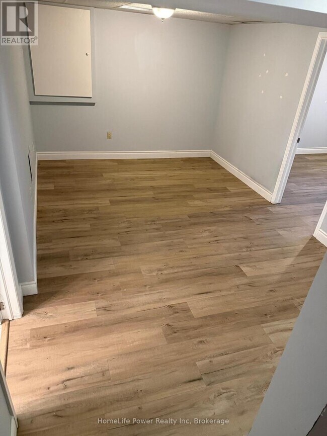 3702 Densbury Dr in Mississauga, ON - Building Photo - Building Photo