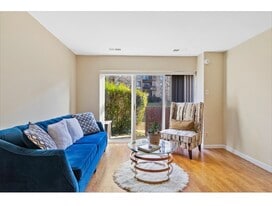 3075 Hawthorne Dr NE in Washington, DC - Building Photo