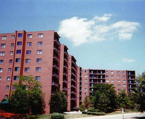 One Bloomingdale Place in Bloomingdale, IL - Building Photo