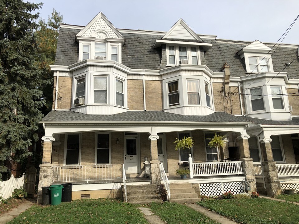 517 W James St in Lancaster, PA - Building Photo