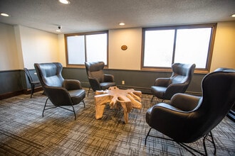 Tree Tops Apartments in Minneapolis, MN - Foto de edificio - Building Photo