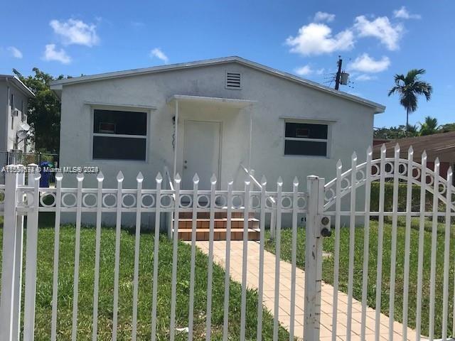 7001 NW 4th Ct in Miami, FL - Building Photo