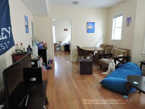74 Brooks St, Unit 2 in Boston, MA - Building Photo - Building Photo