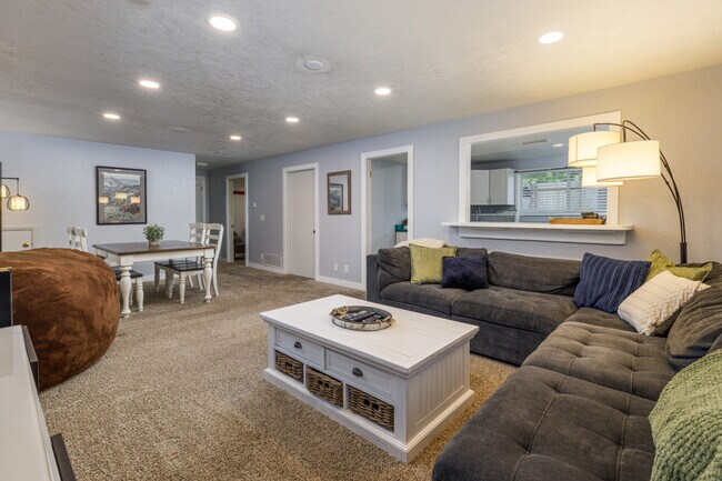 property at 1416 S Hollow Dale Dr