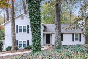 4967 Turtle Rock Dr in Marietta, GA - Building Photo