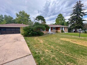 415-417 S Owens St in Lakewood, CO - Building Photo - Building Photo