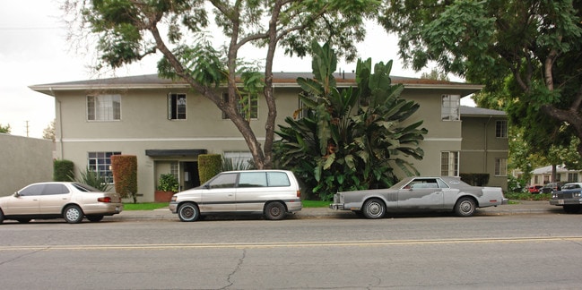 1745 Grevelia St in South Pasadena, CA - Foto de edificio - Building Photo