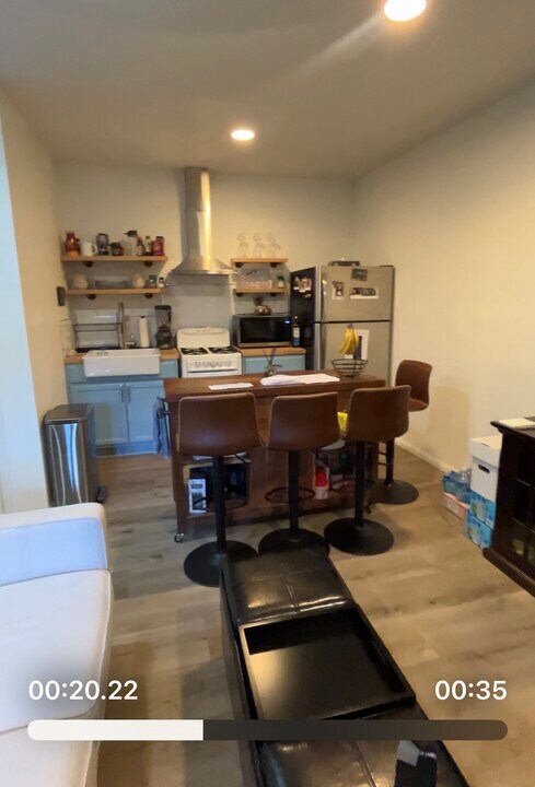 16616 Haynes St in Van Nuys, CA - Building Photo