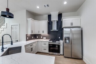 5618 Canal St in Houston, TX - Building Photo - Building Photo