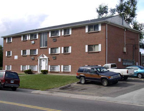 17th Street Apartments in Aurora, CO - Building Photo - Building Photo