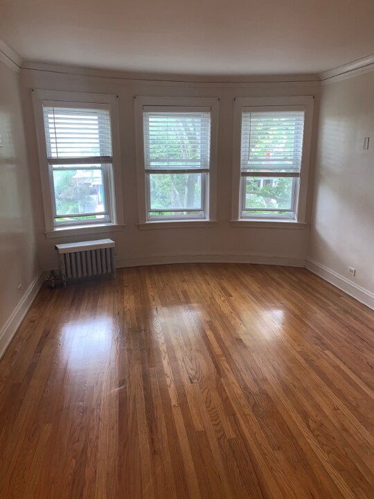 1934 W Estes Ave in Chicago, IL - Building Photo