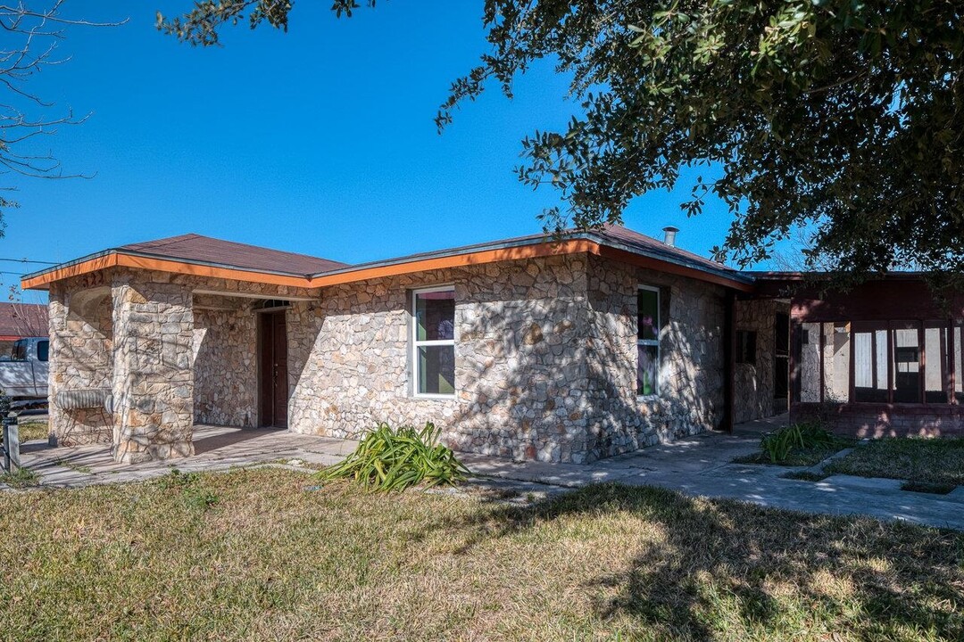 522 Dennis Dr in Del Rio, TX - Building Photo