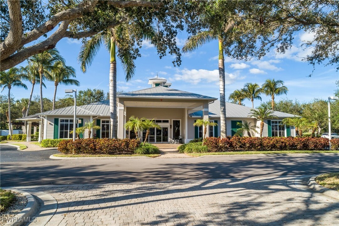 7930 Mahogany Run Ln in Naples, FL - Foto de edificio
