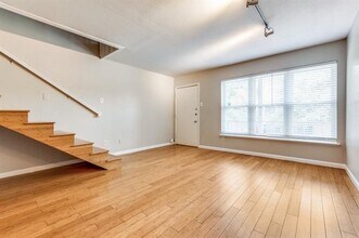 3827 Gilbert Ave-Unit -209 in Dallas, TX - Building Photo - Building Photo