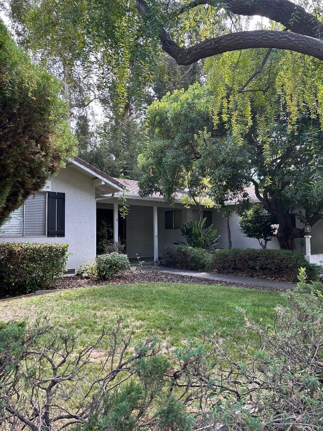 2517 Diericx Dr in Mountain View, CA - Building Photo - Building Photo