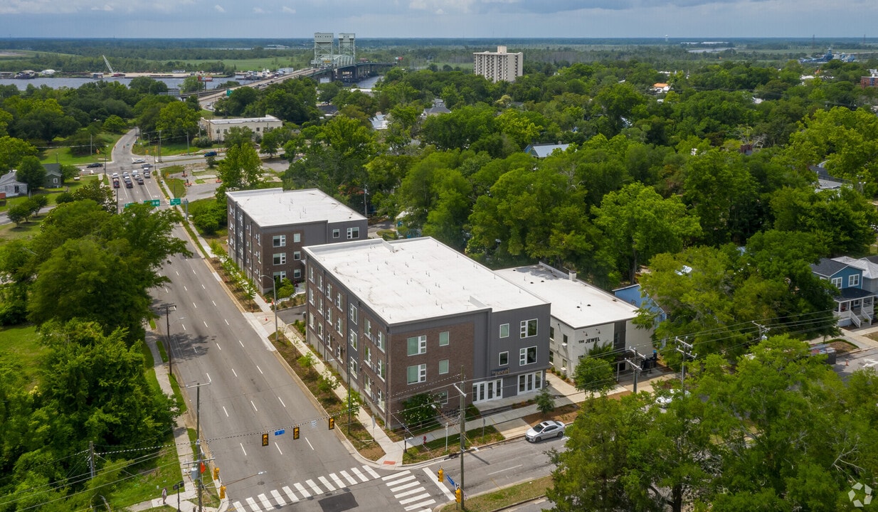 The Pearl & The Jewel in Wilmington, NC - Building Photo