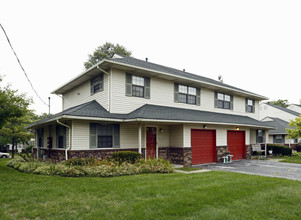 Beacon Place Apartments in Toledo, OH - Building Photo - Building Photo