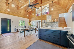 25 Miami Ave in Peconic, NY - Building Photo