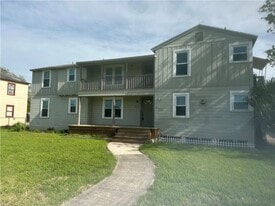 425 Louisiana Ave in Corpus Christi, TX - Building Photo