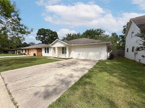 414 Binnacle Way in Crosby, TX - Building Photo - Building Photo