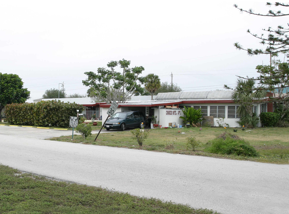 Congress Motel Apartments in Lake Worth, FL - Building Photo