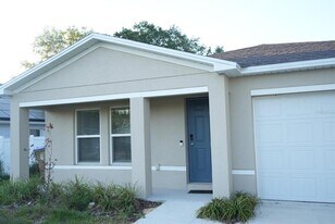 326 Medina Ct in Poinciana, FL - Building Photo