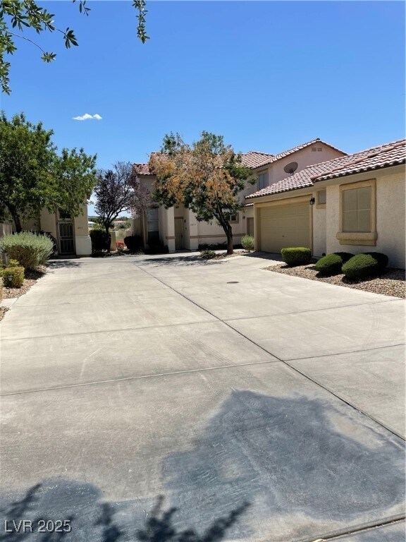 2413 Cliffwood Dr in Henderson, NV - Building Photo - Building Photo