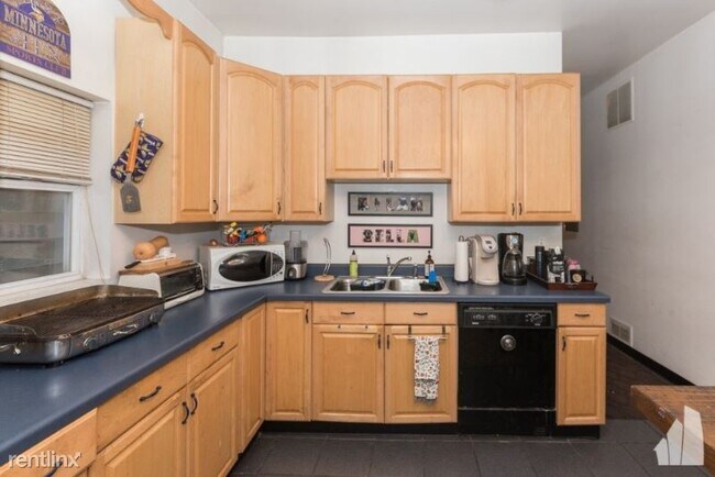 1124 W Roscoe St in Chicago, IL - Building Photo - Building Photo