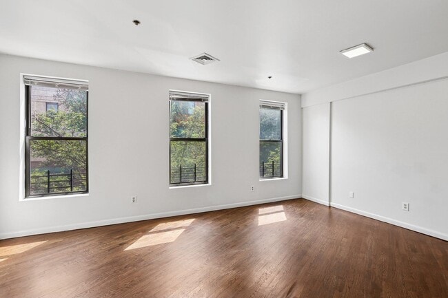 236 Newark Ave in Jersey City, NJ - Building Photo - Building Photo