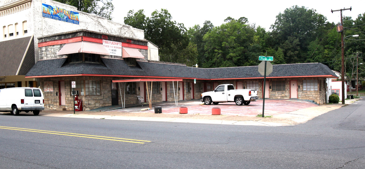 Park Plaza Apartments in Hot Springs, AR - Building Photo