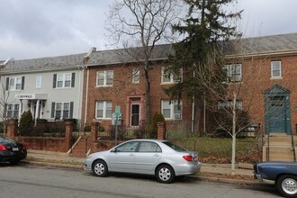 1834 C St SE in Washington, DC - Foto de edificio - Building Photo