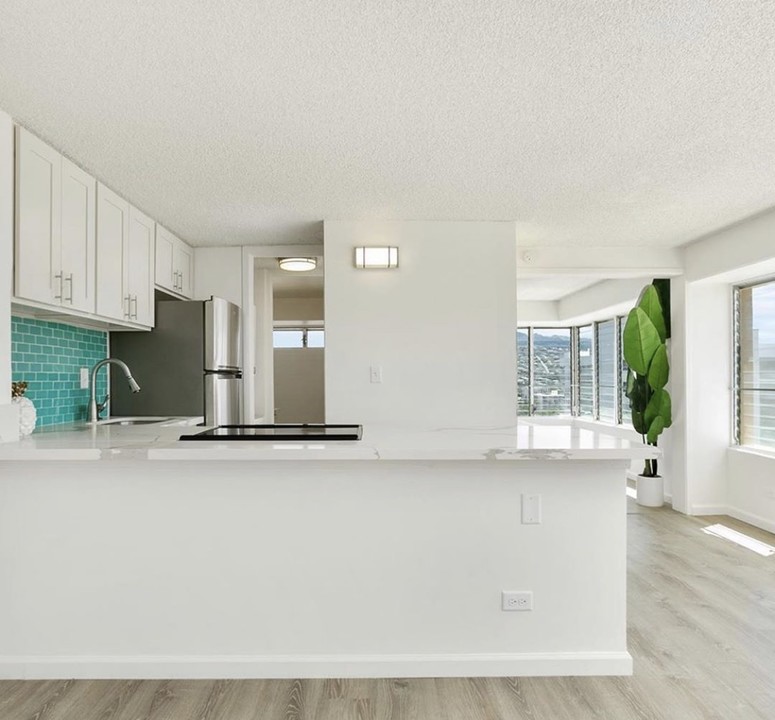 2525 Date St in Honolulu, HI - Building Photo